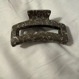 large lululemon athletica Marble Hair Clip - Green and Cream